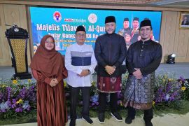 Fadly Amran Bawa Kafilah Kota Padang Raih Juara MTQ Internasional