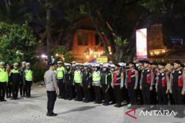 Ratusan polisi disiagakan di Karawang, 70 u-turn ditutup selama Operasi Ketupat Lodaya 2025