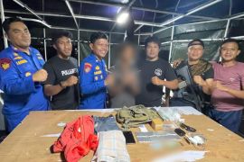 Polres Mabar menggagalkan penyeludupan 100 batang detonator bom ikan