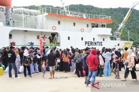 Ratusan penumpang mudik lebih awal di Pelabuhan Gorontalo