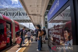 Peningkatan perjalanan Whoosh selama Lebaran 2025