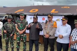 Bupati Yahukimo bantah TNI/Polri jadi guru di Distrik Anggruk