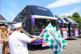 Gubernur Bengkulu lepas 150 pemudik gratis