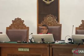 Sidang praperadilan ditunda, kuasa hukum staf Hasto kecewa sikap KPK