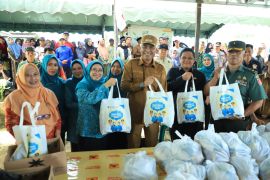 Wabup HSU pantau pasar murah jelang Idul Fitri