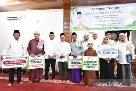 Pemprov Riau dan BRK Syariah salurkan bantuan untuk Masjid Al Amin Melalui Program CSR