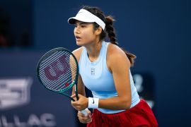 Raducanu terus berjuang di Miami dengan melaju ke 16 besar