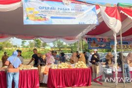 Disperindag Babel libatkan 9 distributor dalam operasi pasar dan bazar murah di Taman Bhaypark