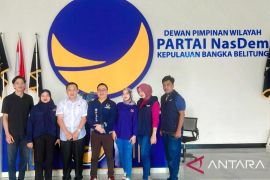 NasDem se-Babel bagikan sembako serentak di lingkungan kantor