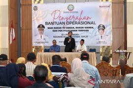 Pemkot Pontianak melarang bermain layangan karena bahayakan jiwa