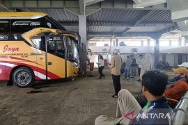 Penumpang bus rute Samarinda-Banjarmasin  melonjak tajam