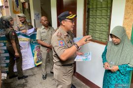 Satpol PP ingatkan warga cabut steker dan regulator gas saat mudik