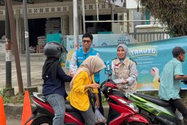 PLN Payakumbuh: Berbagi Takjil, Berbagi Kebahagiaan