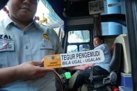 Petugas gabungan periksa angkutan Lebaran di Tulungagung