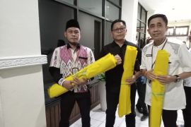DLH bagi ratusan kantong sampah untuk kafilah pawai takbiran di Mataram