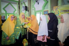 Pengajian Al Hidayah NTB serahkan 347 bingkisan Ramadhan