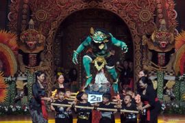 Pementasan ogoh-ogoh anak di Kota Denpasar