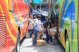 Penumpang di Terminal Poris Plawad Kota Tangerang mulai meningkat