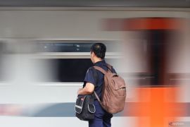Pemudik di Stasiun Surabaya Gubeng