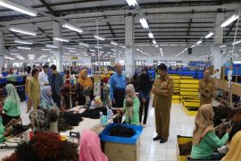 Disnaker Kulon Progo menerima dua aduan soal pembayaran THR