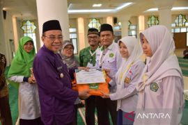 Kukuhkan Pengurus Remaja Masjid Nurul Iman, Wawako Maigus Nasir: Jadilah Teladan Masyarakat