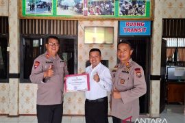 Tiga tahun bermitra dengan Brimob, Kepala MAN IC Tapsel raih penghargaan