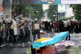 Polisi selidiki perusak properti pemda saat unjuk rasa di Surabaya