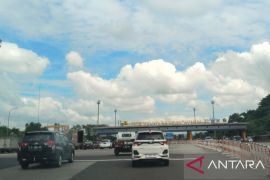 Arus lalu lintas di jalur mudik Lebaran wilayah Karawang  masih lancar