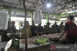 Pemkab Bangka Barat-Satgas Pangan pantau sembako di Pasar Mentok