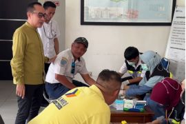 Sopir dan kru bus mudik gratis di Mataram jalani tes kesehatan