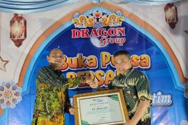 Bpjamsostek berikan PT Dragon penghargaan karena peduli pekerja rentan