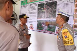 Hari pertama tugas, Kapolres Simalungun tinjau Pos Pelayanan Pintu Tol Sinaksak