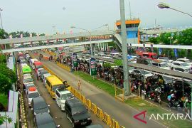 Polres Jembrana rekayasa lalu lintas atasi antrian panjang kendaraan