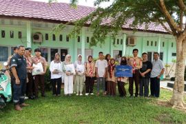 PT Timah salurkan paket sembako untuk anak yatim piatu