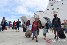 Puncak arus mudik di Pelabuhan Donggala mencapai 1.500 penumpang