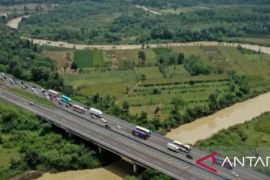 Arus lalu lintas di jalan Tol Cipali meningkat 86 persen pada H-5 Lebaran