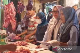 Pemkot Bengkulu pastikan daging di pasar aman dikonsumsi