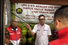Wamen BUMN meninjau pangkalan LPG di Bandung pastikan harga sesuai HET