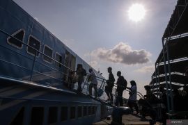 Arus mudik tujuan Pulau Bawean