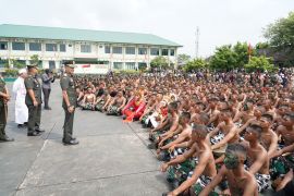 Pangdam Udayana ingatkan prajurit tidak sakiti hati masyarakat