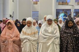 Khofifah ikuti Qiyamul Lail bersama 40.000 orang di Masjid Al-Akbar