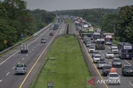 Arus lalu lintas di Tol Cipali semakin padat pada H-4 Lebaran