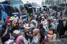 Arus mudik Terminal Poris Plawad