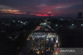 Jumlah kendaraan melintasi Tol Tangerang-Merak