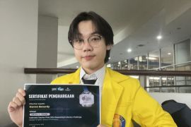Mahasiswa UI meraih medali perak kompetisi Indonesia teacher prize