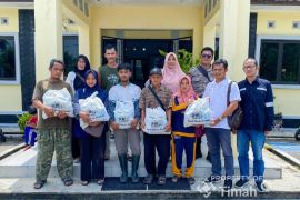 PT Timah bagikan 1.500 paket sembako bantu warga Bangka