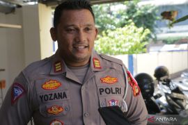 Polisi alihkan arus lalu lintas saat pawai ogoh-ogoh di Mataram