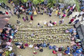 Antre pembelian gas elpiji 3 kg