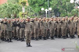 Berbagai tempat wisata di Surabaya dijaga Satpol PP saat libur Lebaran
