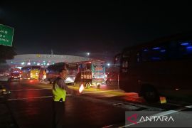 Pergerakan lalu lintas di Tol Tangerang menuju Merak mulai padat